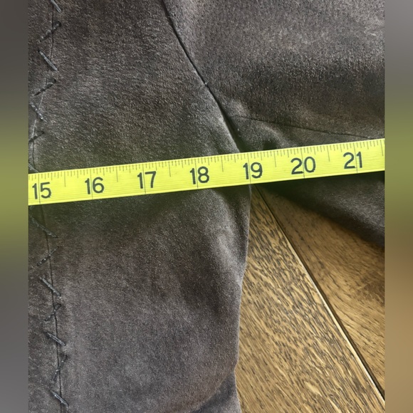 Women's Brown Suede Jacket - Picture 7 of 12